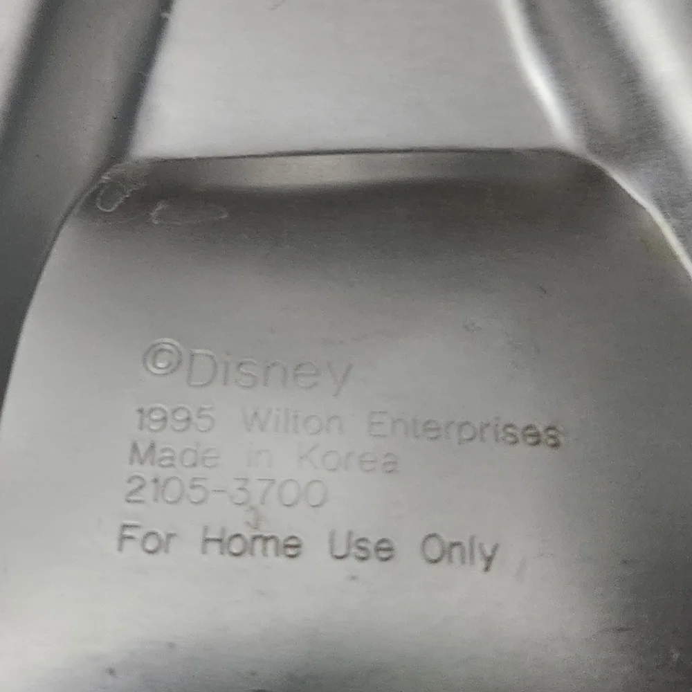 Wilton DISNEY 'POCAHONTAS'  VINTAGE ALUMINUM CAKE PAN OR MOLD 1995